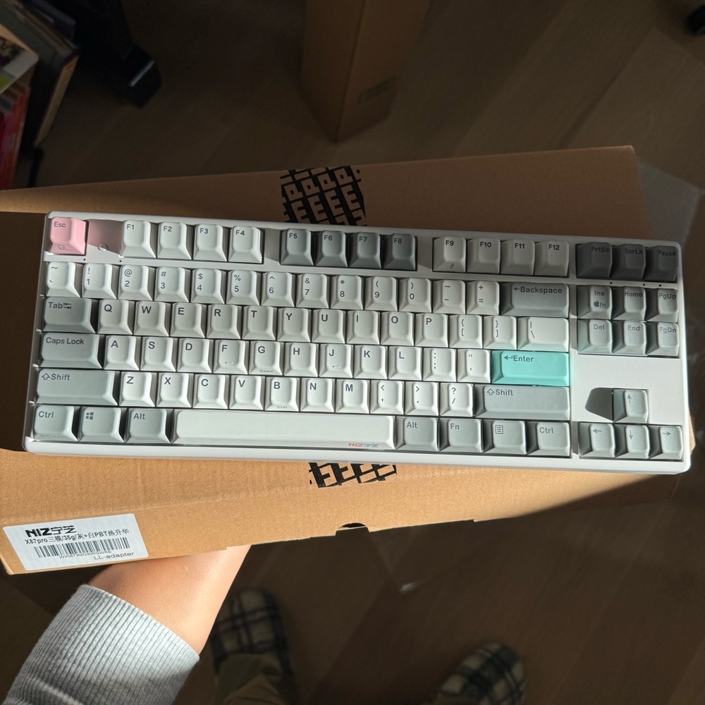 NIZ X87pro EC Bluetooth 35g (Game Version) TKL Keyboard — NEW IN BOX
